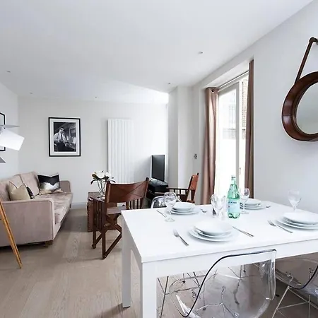 Beautiful 2Br Flat With Free Parking In West London Apartment Exterior photo