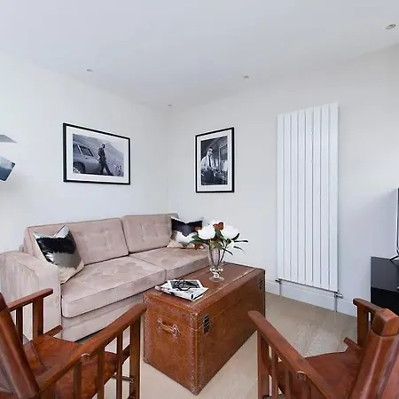 Beautiful 2Br Flat With Free Parking In West London Apartment Exterior photo