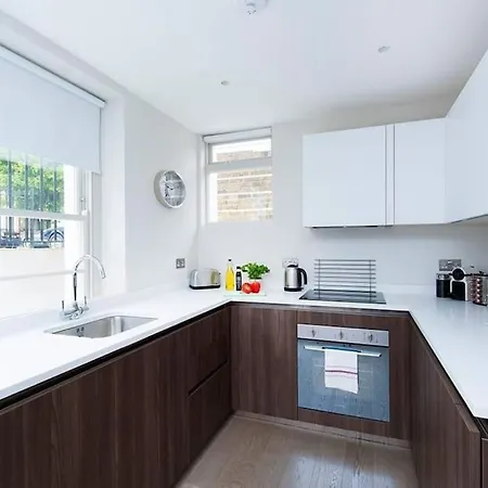 Beautiful 2Br Flat With Free Parking In West London Apartment Exterior photo