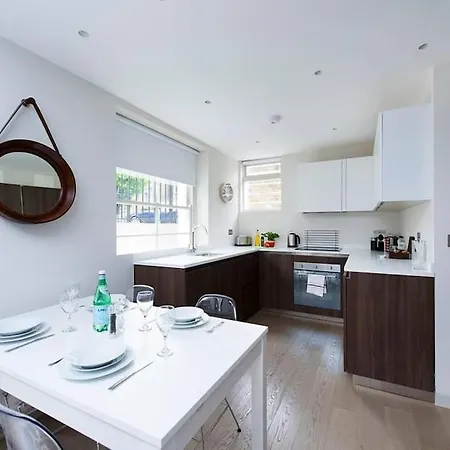 Beautiful 2Br Flat With Free Parking In West London Apartment Exterior photo