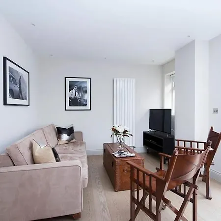 Beautiful 2Br Flat With Free Parking In West London Apartment Exterior photo