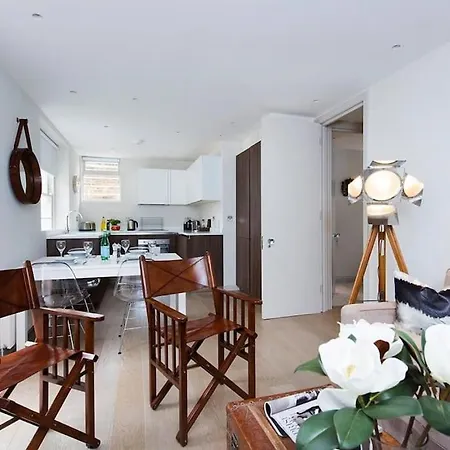Beautiful 2Br Flat With Free Parking In West London Apartment Exterior photo