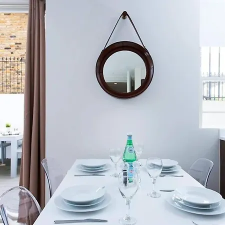 Beautiful 2Br Flat With Free Parking In West London Apartment Exterior photo